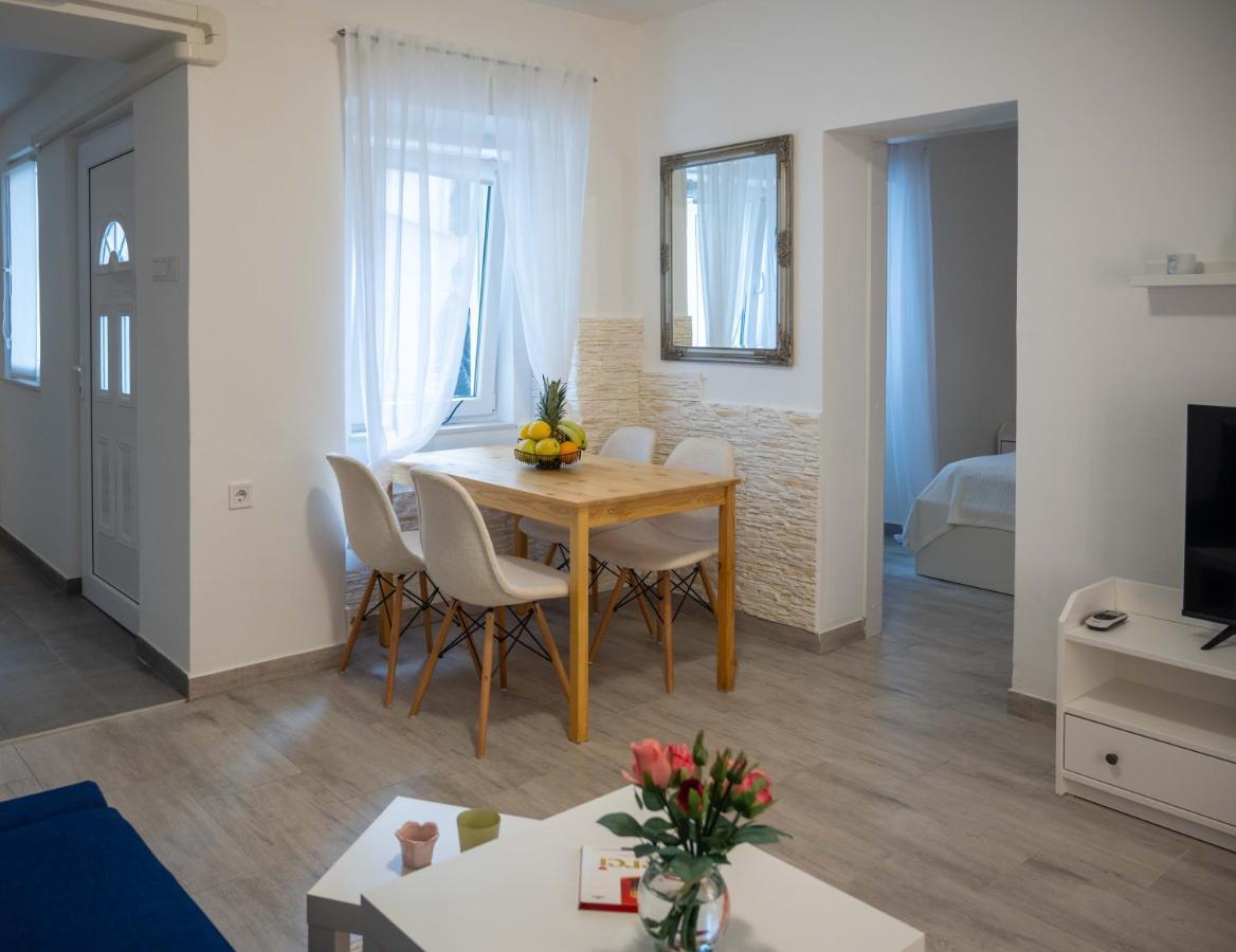 Apartment Montona พูลา ภายนอก รูปภาพ
