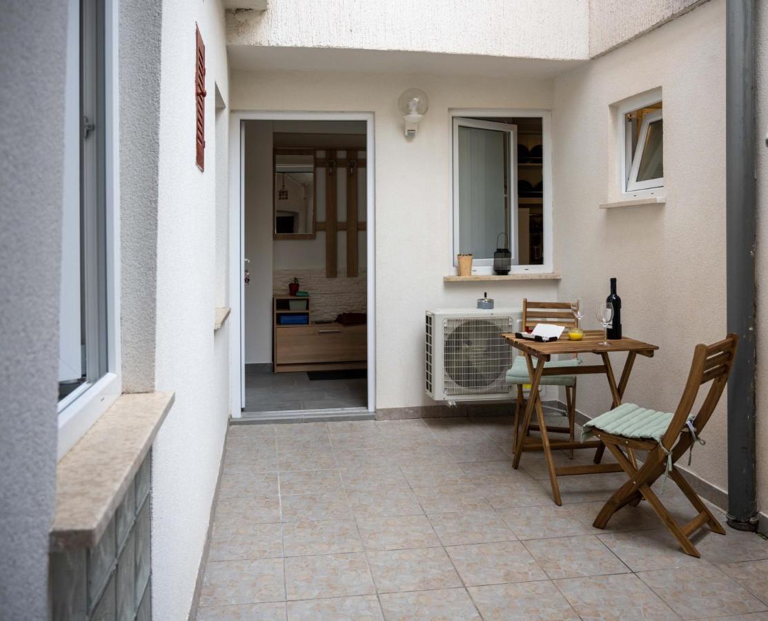 Apartment Montona พูลา ภายนอก รูปภาพ